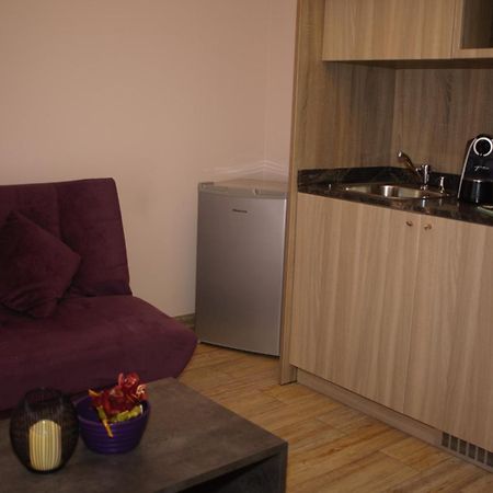 Hotello Guest Suites Jounieh Buitenkant foto