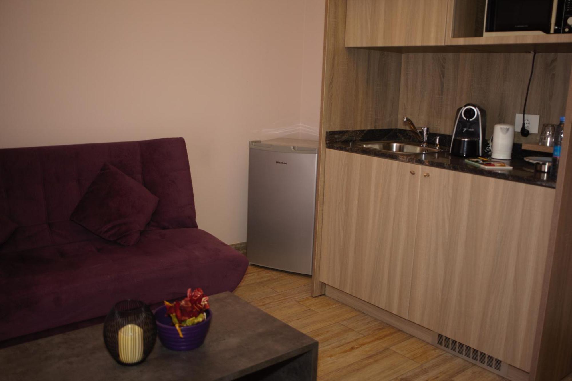 Hotello Guest Suites Jounieh Buitenkant foto