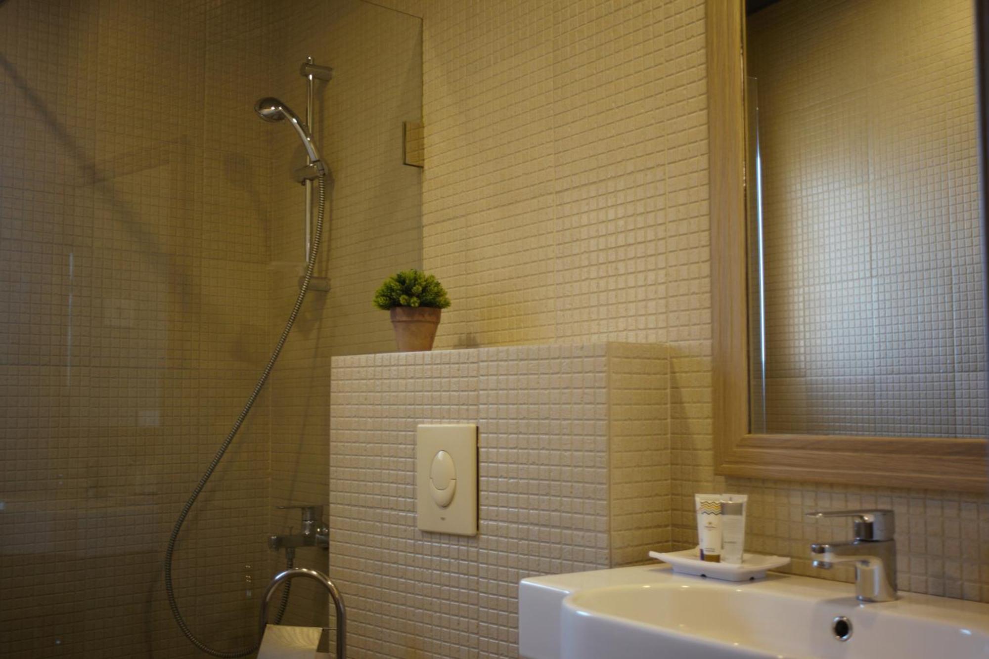 Hotello Guest Suites Jounieh Buitenkant foto